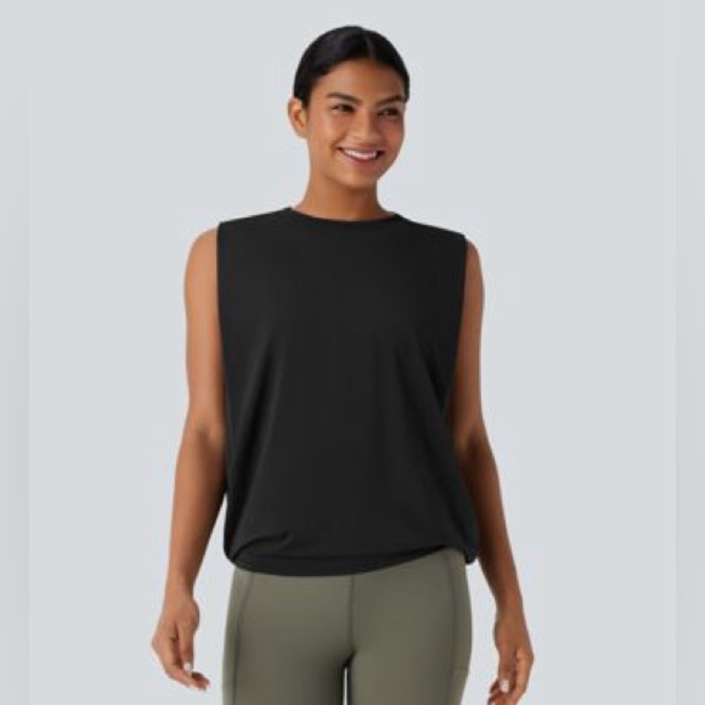 Round Neck Ruched Cool Touch Yoga Tank Top-UPF50+
New with tags